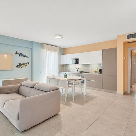 Levante Appartamento Di Pregio, Terrazza E Vista Panoramica Sul Mare E La Citta Viareggio Exterior photo