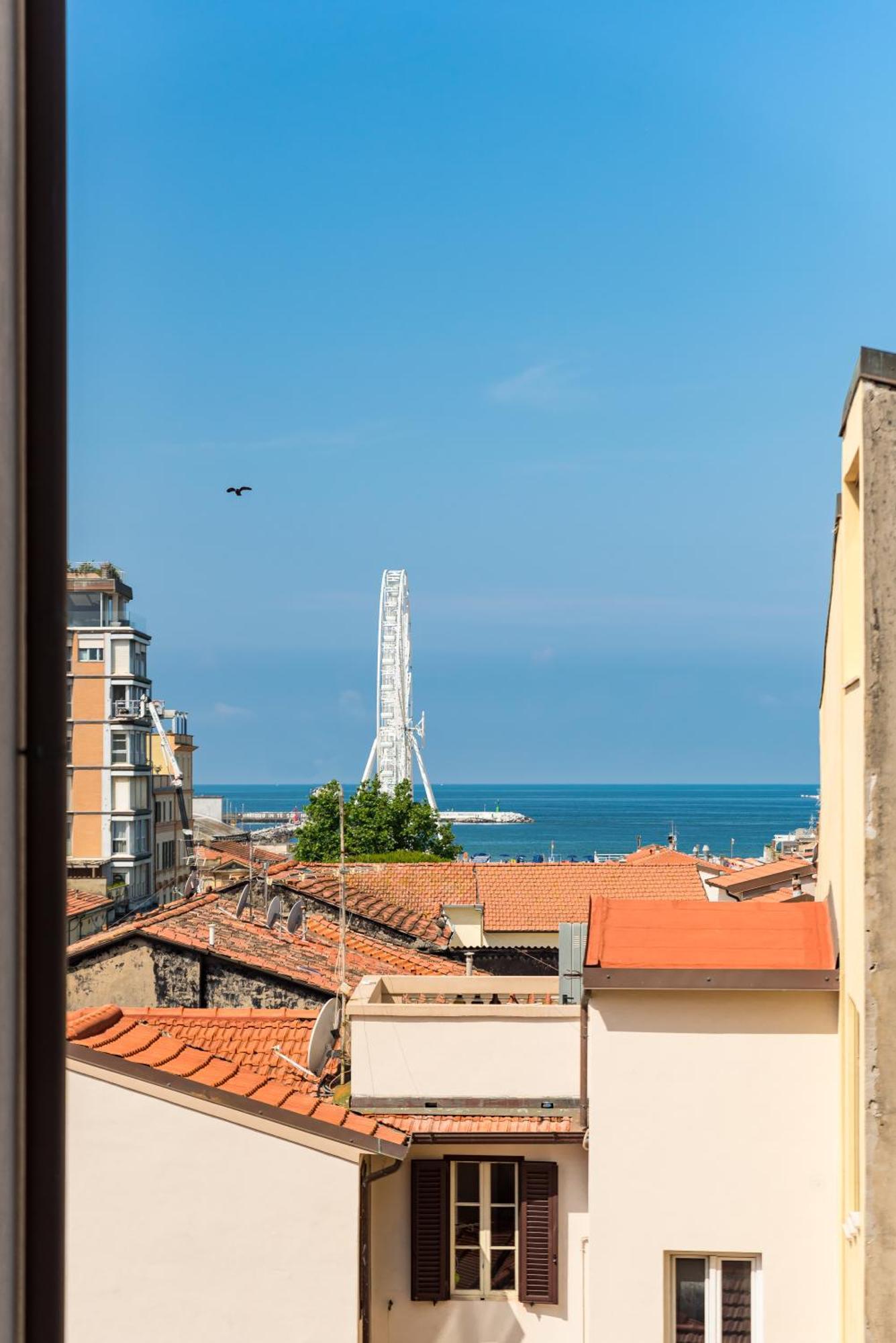 Levante Appartamento Di Pregio, Terrazza E Vista Panoramica Sul Mare E La Citta Viareggio Exterior photo
